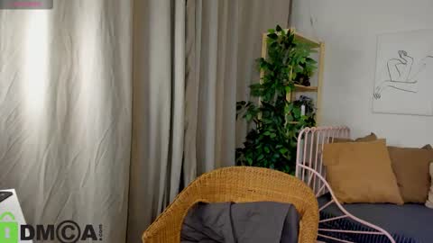 Snapshot of nicole_charm chatting on October 16, 8:10 pm GMT7TueWedThSu 0300am-0900am. Sa 1000am-0400pm online show from October 16, 8:10 pm