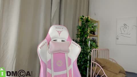 Snapshot of nicole_charm chatting on October 21, 8:20 pm GMT7TueWedThSu 0300am-0900am. Sa 1000am-0400pm online show from October 21, 8:20 pm