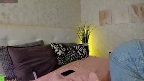 Snapshot of nicole_charm chatting on October 28, 9:39 pm GMT7TueWedThSu 0300am-0900am. Sa 1000am-0400pm online show from October 28, 9:39 pm