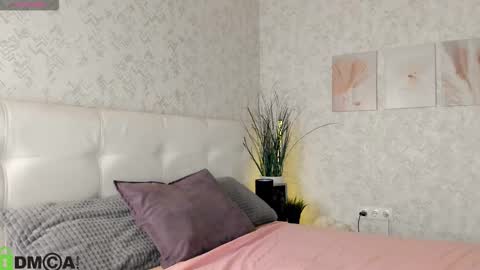 Snapshot of nicole_charm chatting on November 5, 8:09 pm GMT7TueWedThSu 0300am-0900am. Sa 1000am-0400pm online show from November 5, 8:09 pm