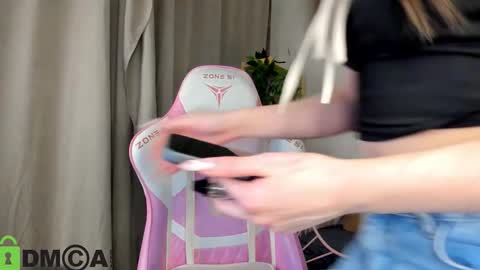 Snapshot of nicole_charm chatting on November 10, 5:12 pm GMT7TueWedThSu 0300am-0900am. Sa 1000am-0400pm online show from November 10, 5:12 pm