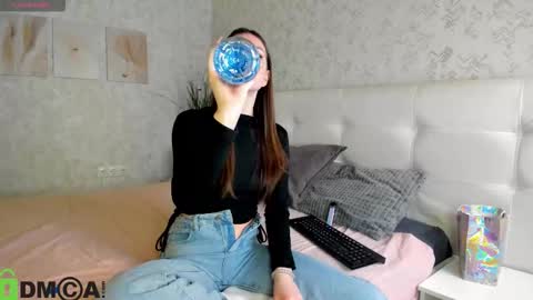 Snapshot of nicole_charm chatting on November 13, 4:39 pm GMT7TueWedThSu 0300am-0900am. Sa 1000am-0400pm online show from November 13, 4:39 pm