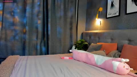 Snapshot of nicole_charm chatting on November 20, 11:59 pm GMT7TueWedThSu 0300am-0900am. Sa 1000am-0400pm online show from November 20, 11:59 pm