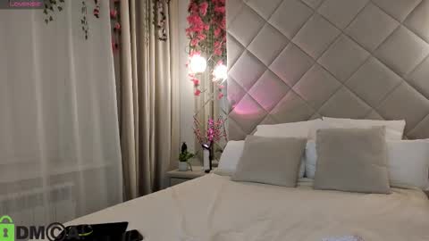 Snapshot of nicole_charm chatting on December 1, 12:04 am GMT7TueWedThSu 0300am-0900am. Sa 1000am-0400pm online show from December 1, 12:04 am