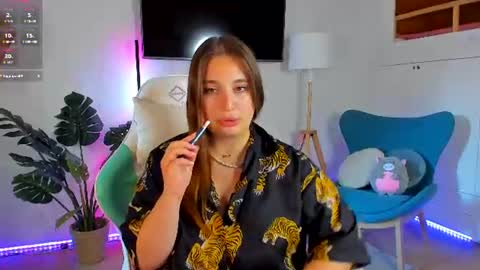 Snapshot of nicole_de_lux chatting on July 28, 11:17 am Nicole De Lux online show from July 28, 11:17 am