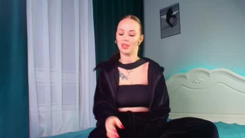 Snapshot of nicole_edison chatting on March 27, 3:56 pm Surprisingly my name is exactly Nicole online show from March 27, 3:56 pm