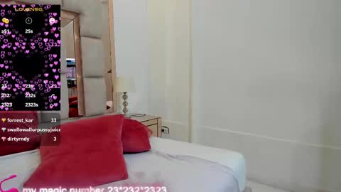 Snapshot of nicole_fisherr chatting on February 18, 8:05 am nicole_fisherr online show from February 18, 8:05 am