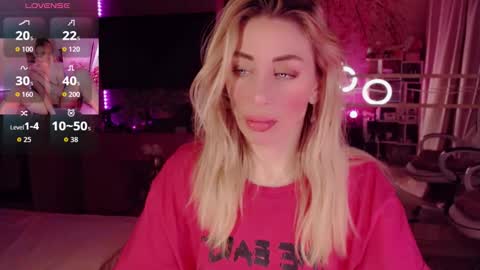 Snapshot of nicole_g0ld_ chatting on November 22, 11:37 pm Nicole online show from November 22, 11:37 pm