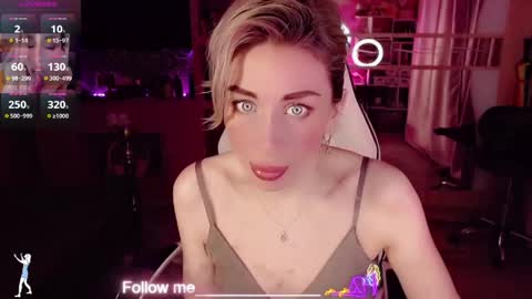 Nicole online show from April 18, 9:59 pm