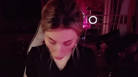 Nicole online show from May 11, 6:41 am