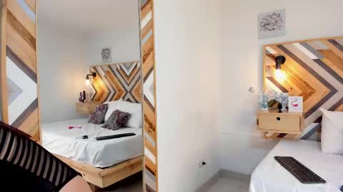 Nicole Haley online show from February 26, 7:27 pm