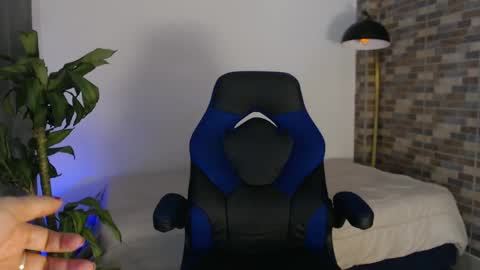 Nicole Haley online show from September 25, 6:39 am