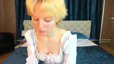 nicole_hiness online show from February 22, 7:34 am