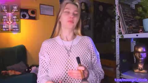 Snapshot of nicole_matt chatting on November 16, 6:13 pm Nicole online show from November 16, 6:13 pm