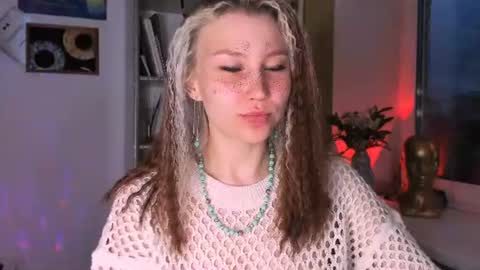 Snapshot of nicole_matt chatting on June 13, 12:19 am Nicole online show from June 13, 12:19 am