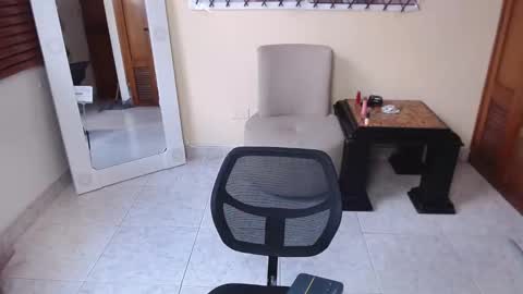 Nicole Santana online show from February 3, 10:15 pm