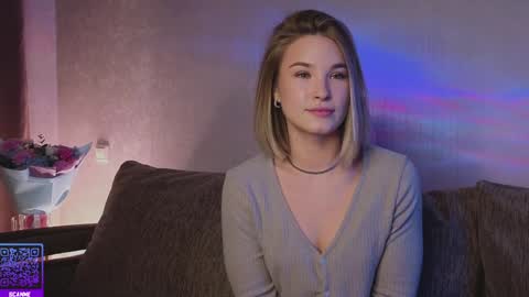 Nicole online show from December 2, 9:45 am