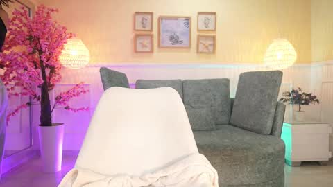 Nicole Crawft online show from November 5, 7:03 pm