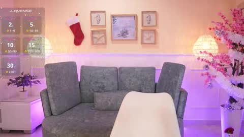 Nicole Crawft online show from December 3, 8:18 pm