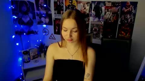 Snapshot of nicoledior_ chatting on October 26, 7:14 am Nicole online show from October 26, 7:14 am