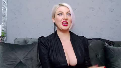 Nicole Domme online show from February 28, 2:09 pm