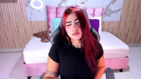 nicolee19_ online show from June 6, 11:04 am