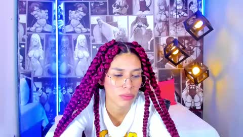 N i c o l e  online show from January 8, 1:41 pm