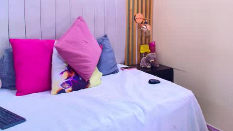 N i c o l e  online show from January 27, 2:02 pm