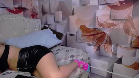 nicolee millerr online show from January 17, 2:39 pm