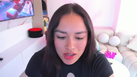 Nicolle online show from April 18, 7:29 pm