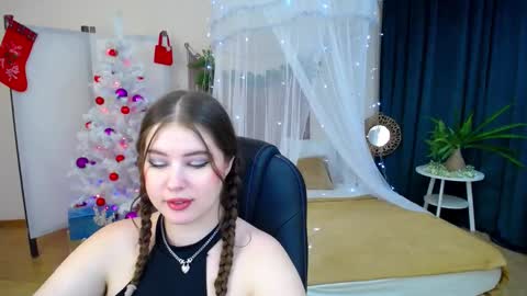 nicolefoxery online show from December 11, 10:16 pm