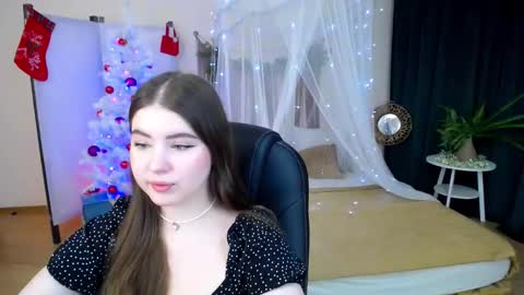 nicolefoxery online show from December 16, 3:19 am