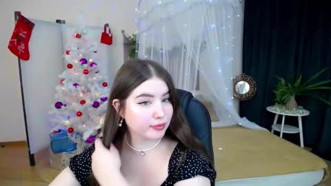 nicolefoxery online show from December 16, 6:21 am