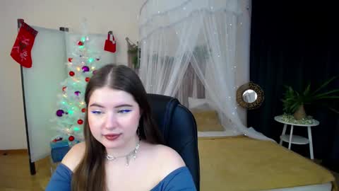 nicolefoxery online show from December 17, 6:45 am