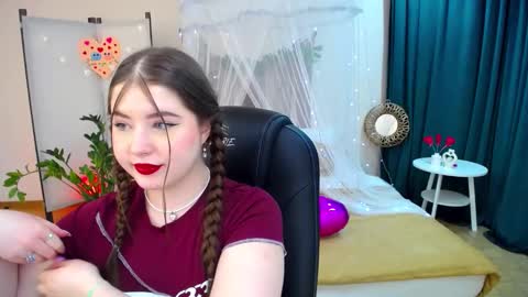 nicolefoxery online show from February 19, 6:32 pm