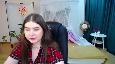 nicolefoxery online show from February 22, 9:45 am