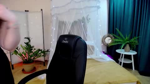 nicolefoxery online show from March 6, 8:08 am