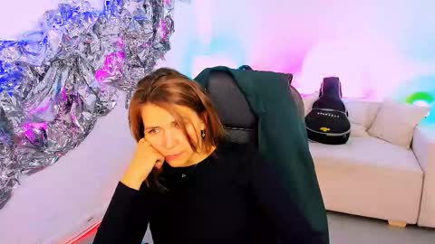 nicolehits online show from September 9, 5:29 am