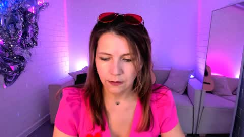 Snapshot of nicolehits chatting on May 15, 1:18 pm nicolehits online show from May 15, 1:18 pm