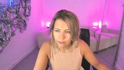nicolehits online show from July 30, 9:08 am