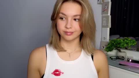 Nicole online show from December 5, 5:53 pm