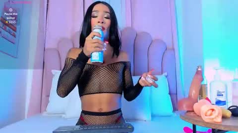 nicolemadrird online show from February 5, 7:51 pm