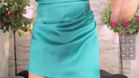 nicolemadrird online show from March 18, 11:57 am