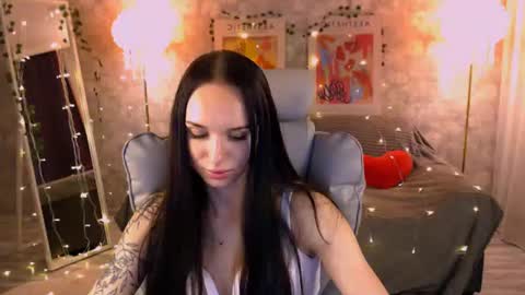 Snapshot of nicolemerz chatting on June 17, 4:41 pm Nicole online show from June 17, 4:41 pm