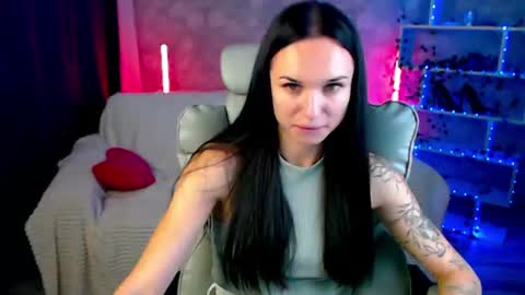 Snapshot of nicolemerz chatting on August 4, 6:10 pm Nicole online show from August 4, 6:10 pm