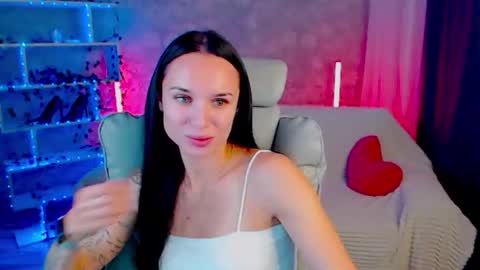 Snapshot of nicolemerz chatting on August 5, 4:21 pm Nicole online show from August 5, 4:21 pm