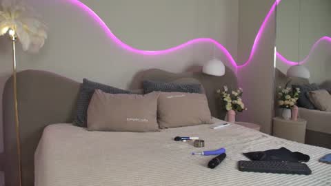Nicole Space online show from July 19, 3:43 am