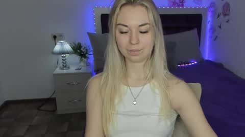 NicoleStunning online show from May 13, 6:33 am
