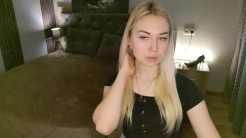 NicoleStunning online show from May 15, 5:36 am