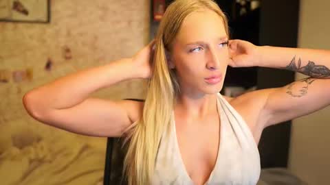 Snapshot of nicolette__shea_ chatting on December 22, 3:09 pm nicolette__shea_ online show from December 22, 3:09 pm